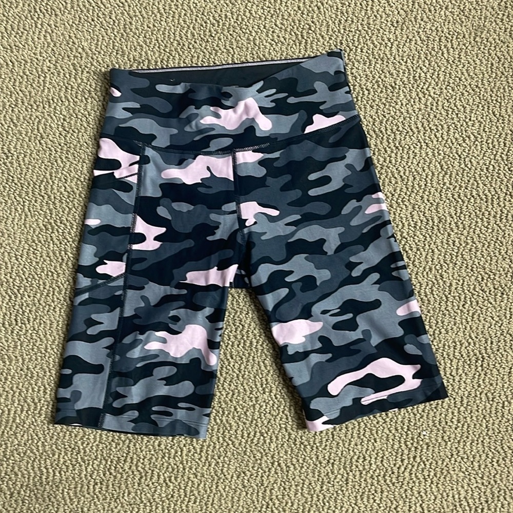 Calvin Klein Women's High Rise Print Bike Short New without tag. Size small